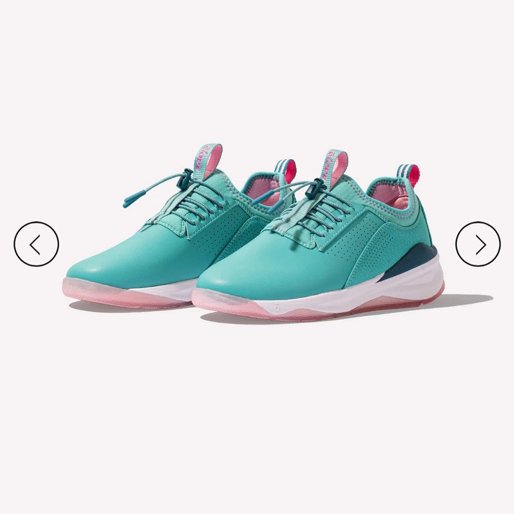 go clove Woman’s size 6 light blue sneaker